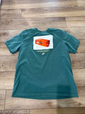 🆕Nike Teal Short Sleeve Tee with Orange Shoebox Graphic - size Large